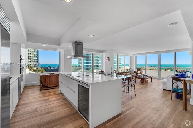 Building Photo - 400 S Pointe Dr Unit 704 Rental