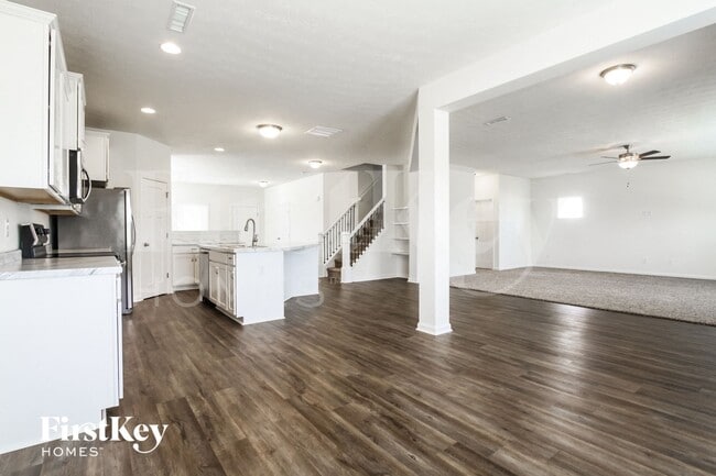 Photo - 7240 Lockford Walk N