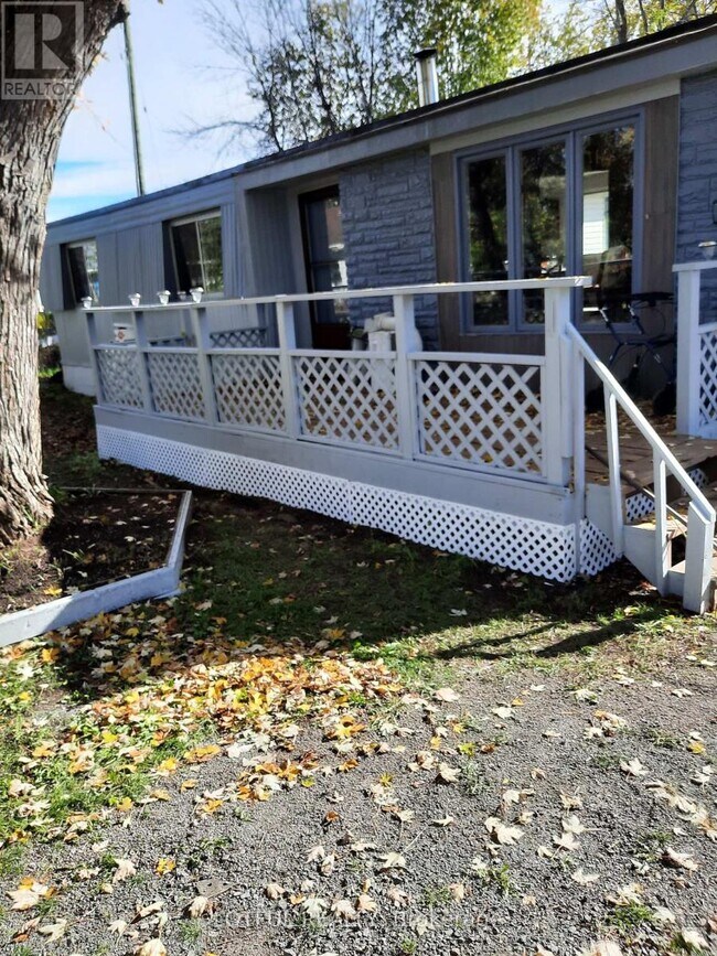 Photo - 7592 Flewellyn Rd