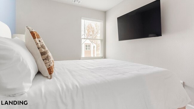 Photo - 3401 Redbud Ln Unit 3403