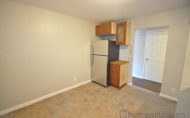 Photo - 452 W 3rd Ave Unidad B