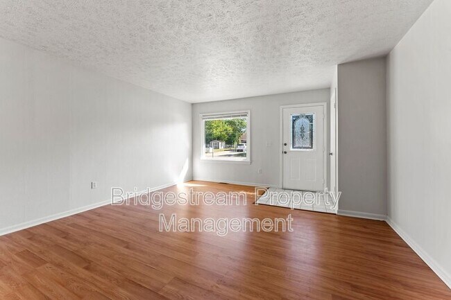 Photo - 924 Tradewind Dr