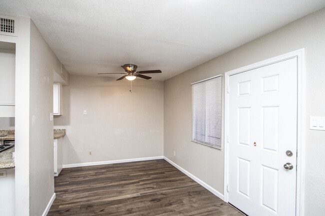 Photo - 3943 W Reade Ave