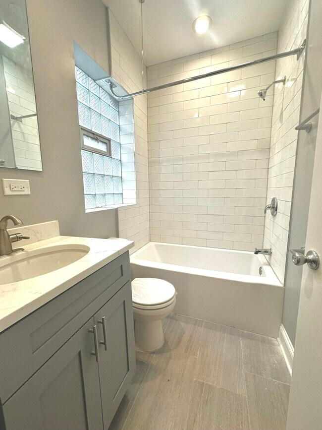 Photo - 4445 N Sheridan Rd Unit 4452-3