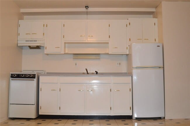 Photo - 154 Park Ave