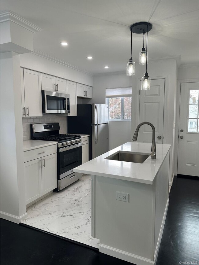 Building Photo - 8 Central Dr Unit 4