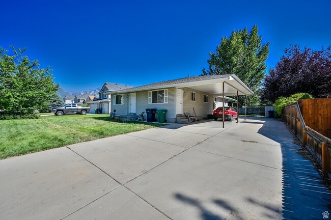 Photo - 916 Vics Rd