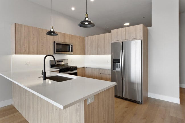 Photo - 2505 W Farragut Ave Unit 407