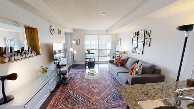 Building Photo - 763 Bay St.