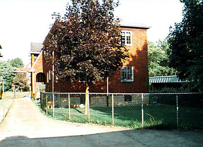 Building Photo - 328 S Aiken Ave Unit 1st Floor
