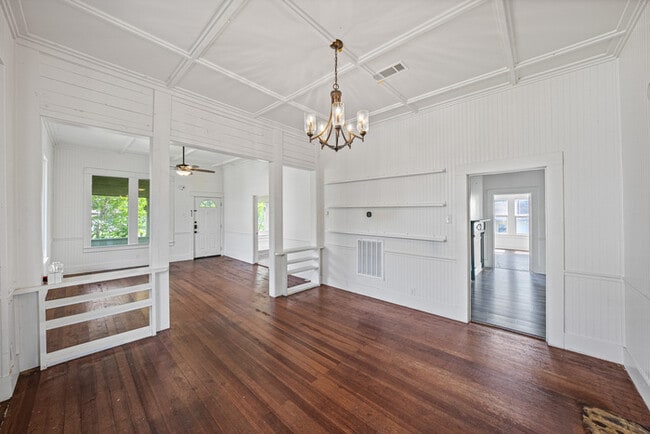 Photo - 433 Davilla St
