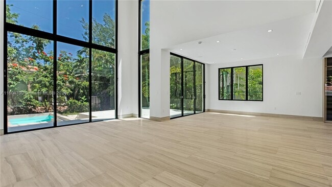 Photo - 345 W 46th St
