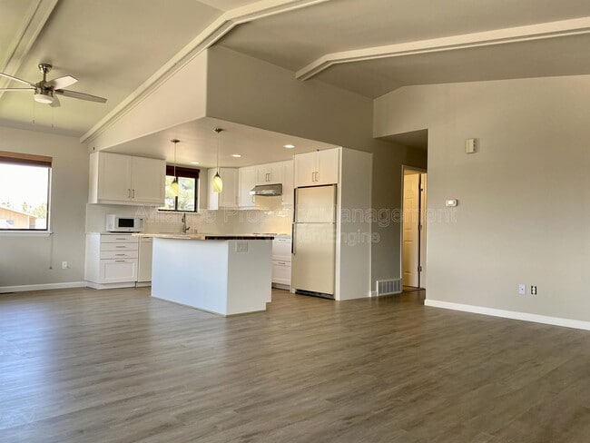 Photo - 5945 Breeze Ct