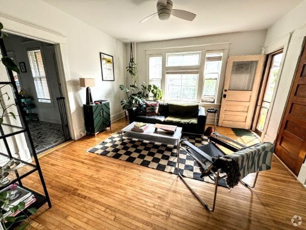 Building Photo - 1 Bedroom + Den - St. Paul Duplex Rental