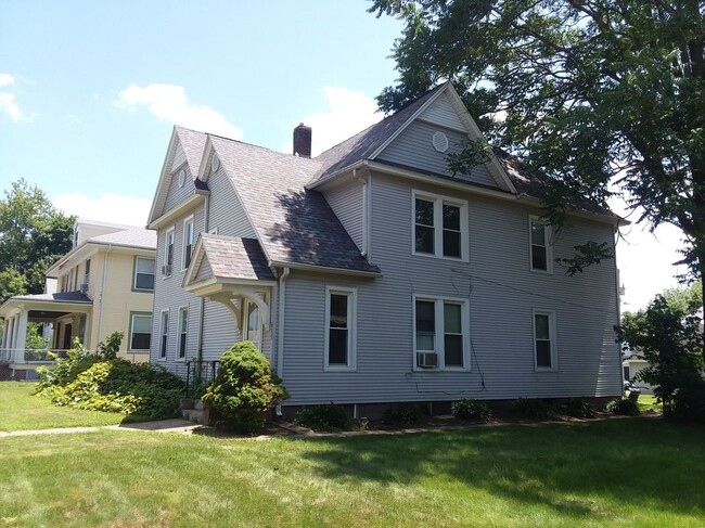 Photo - 619 W 16th St