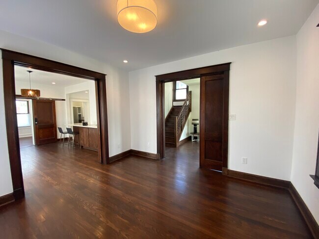 Photo - 2704 Charlotte St