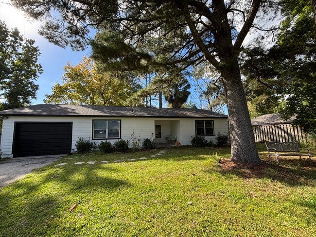 Building Photo - 11070 NW 60th Dr
