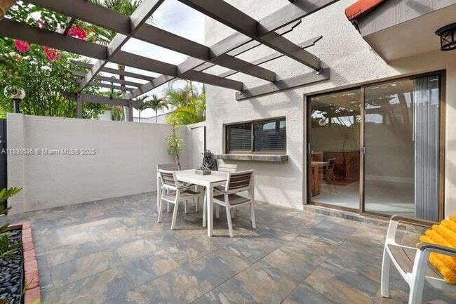 Photo - 4732 SW 67th Ave