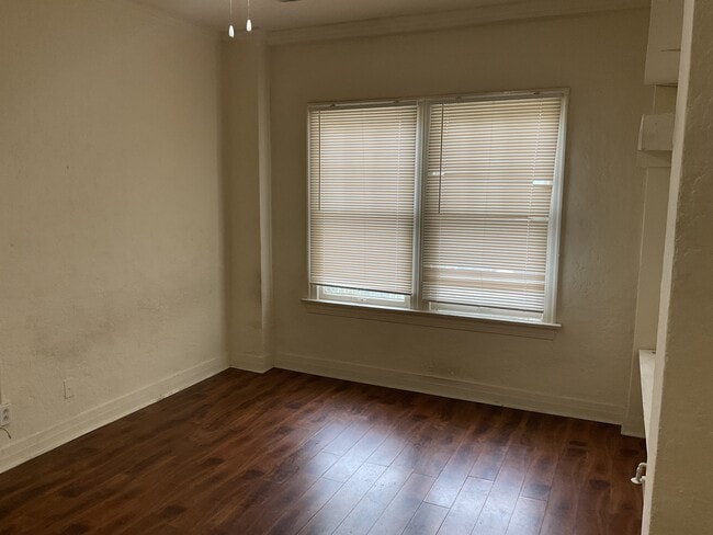 Photo - 3906 Beverly Blvd Unidad Bachelor