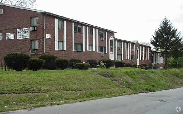 Ravenswood Apartments - Ravenswood Apartments