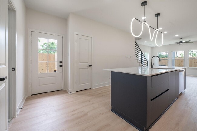 Photo - 8132 Brandon St Unidad B