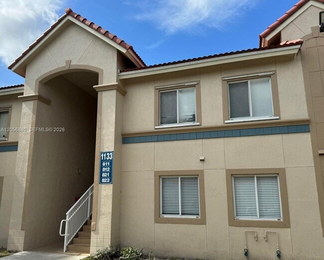 Building Photo - 1133 Golden Lakes Blvd Unit 812