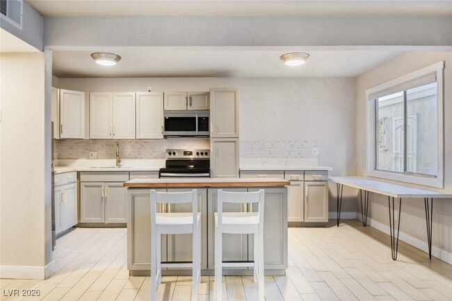 Building Photo - 304 Orland St Unit 38