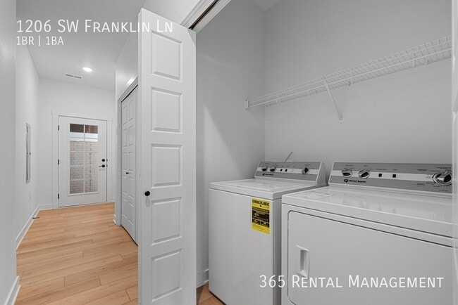 Photo - 1206 SW Franklin Ct