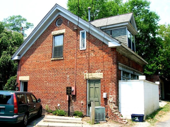 2 BR / 1 BA Beautiful Historic Carriage Ho... - 2 BR / 1 BA Beautiful Historic Carriage Ho... Rental