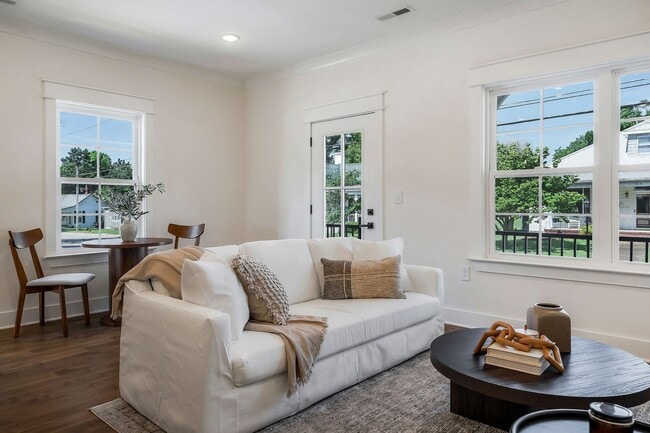 Photo - 207 S High St