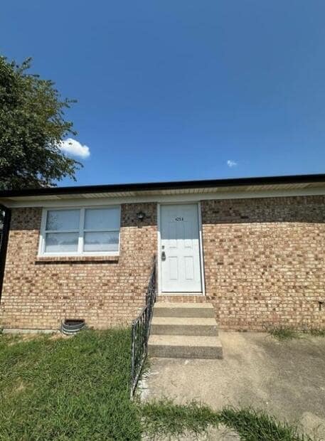 Photo - 425 Patrician Pl