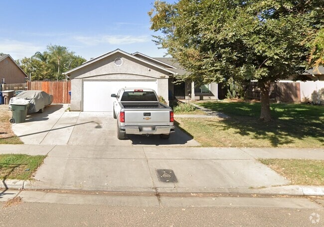 Building Photo - 227 Yellowstone St Rental