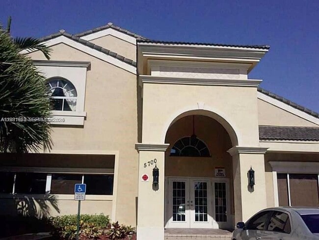 Photo - 5740 Rock Island Rd Unidad 284