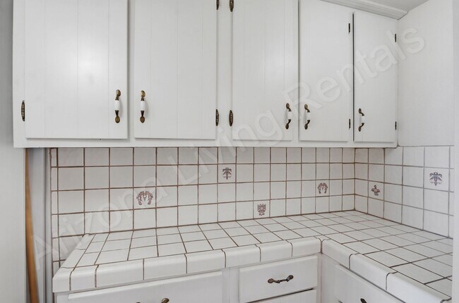 Photo - DOWNTOWN LAKEVIEW CONDO