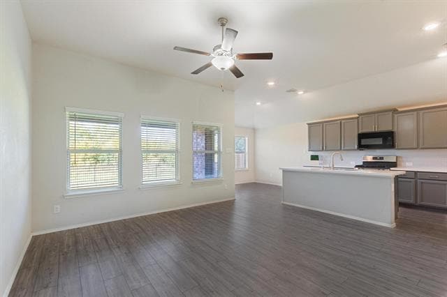 Photo - 1460 Acmite Ave