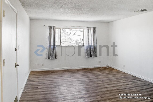 Building Photo - Unit 8