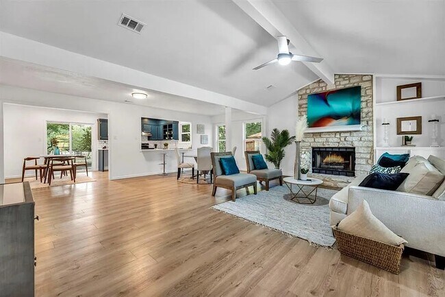 Photo - 406 Lakeway Dr