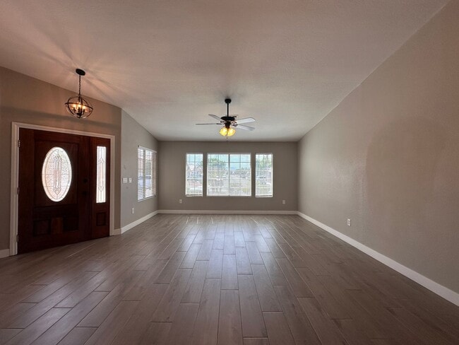 UPGRADED SINGLE STORY HOME WITH 4 BEDS, 2.... - UPGRADED SINGLE STORY HOME WITH 4 BEDS, 2....