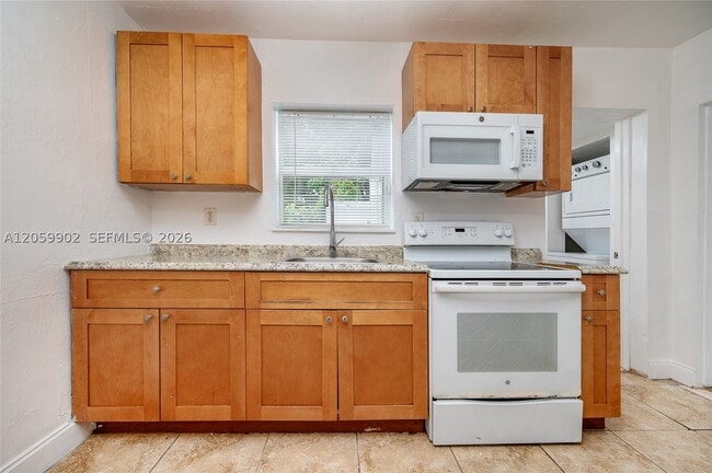 Building Photo - 9050 NW 31st Ct Unit 3