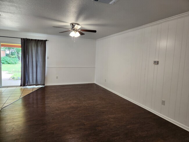 Photo - 417 Wallace Dr