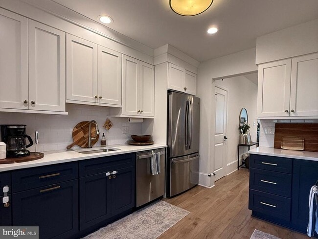 Photo - 810 E Elm St