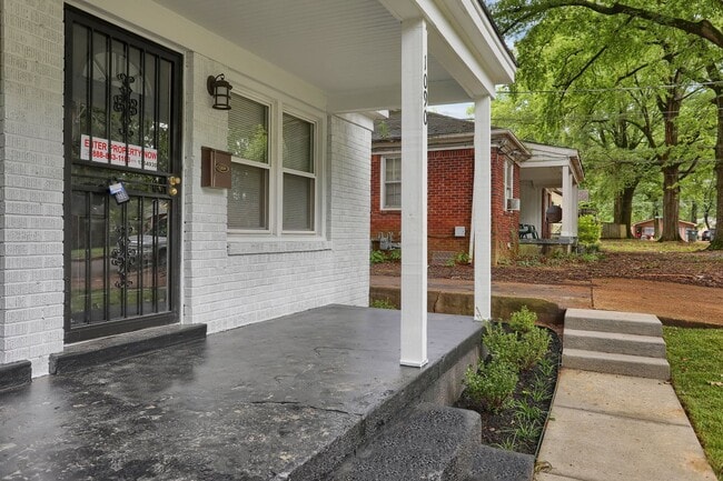 Photo - Sherwood Forest Living / 810 sqft / Monitored Alarm