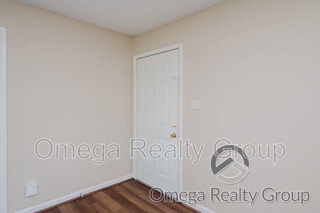 Photo - 221 Radburn Way