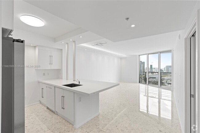 Building Photo - 325 S Biscayne Blvd Unit 4218 Rental