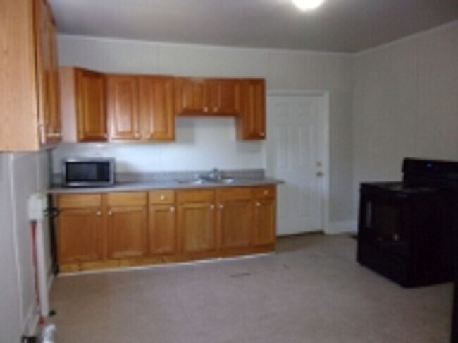 Photo - 526 Leslie St