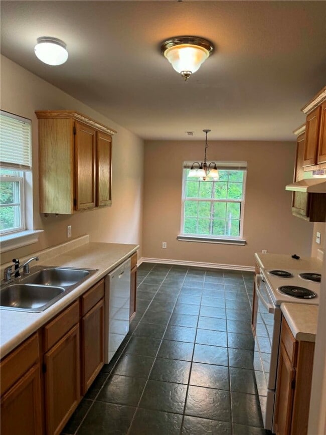 Photo - 540 Stowers Ave
