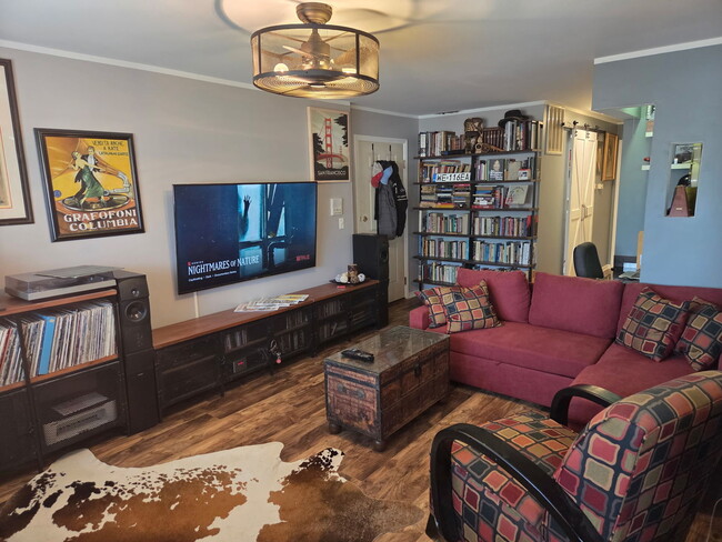 Photo - 1065 N Village Dr