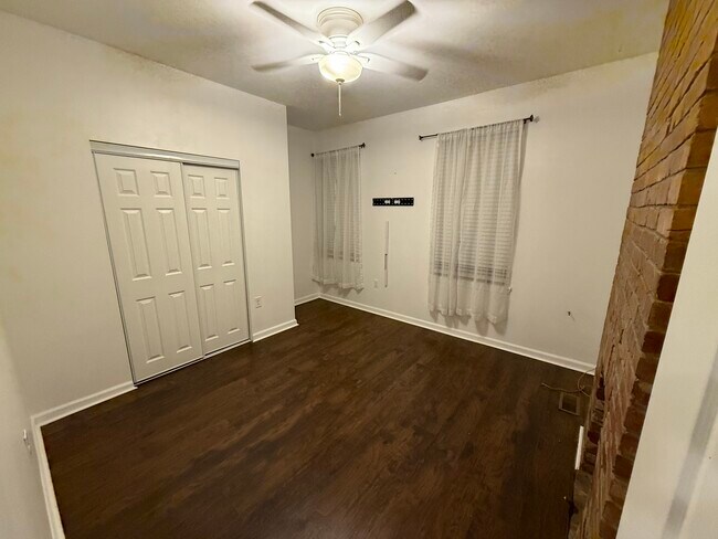 Photo - 5405 Carnegie St