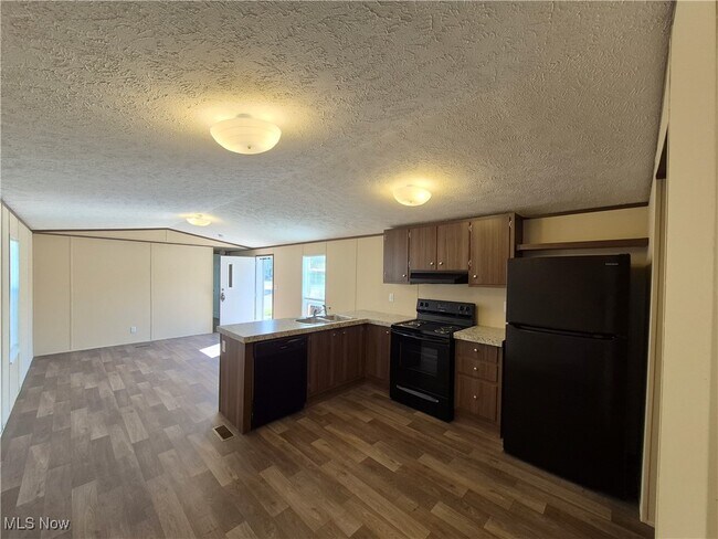 Photo - 120 Kenny Brook Ln