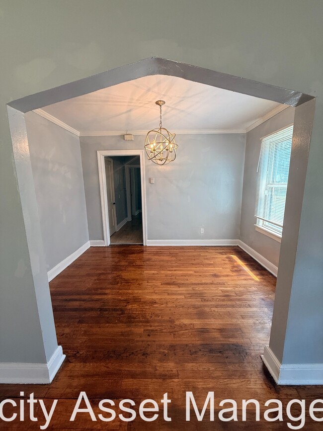 Photo - 2308 Larose Ave